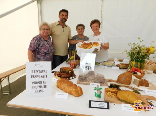 FOTO: Tradicionalne dobrote in jesenski okusi navdušili Puconce