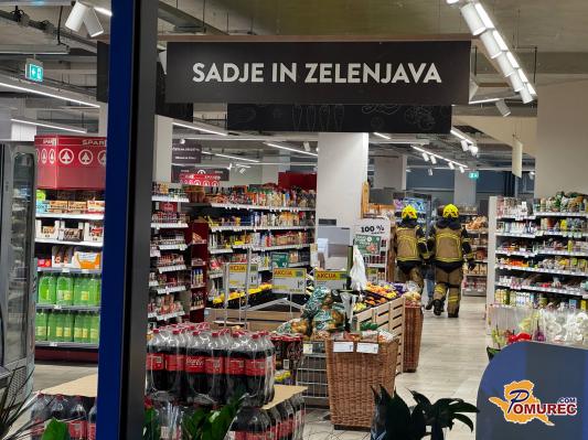 FOTO: Intervencija na Slovenski ulici v Murski Soboti, zagorelo v trgovini