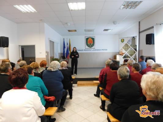 FOTO: S pesmijo ohranjajo dediščino: srečanje pevcev ljudskih pesmi v Nedelici