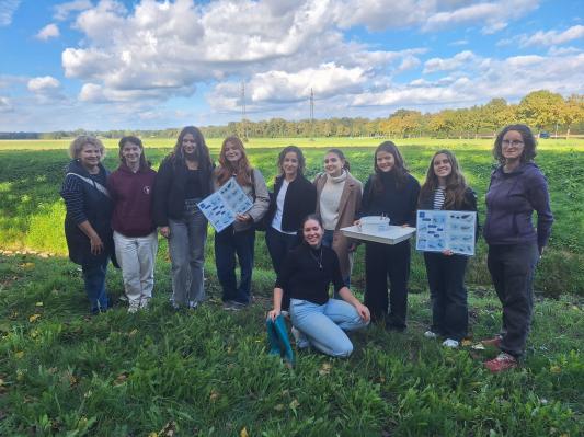 FOTO: Dijaki raziskovali bogastvo življenja ob reki Ledavi