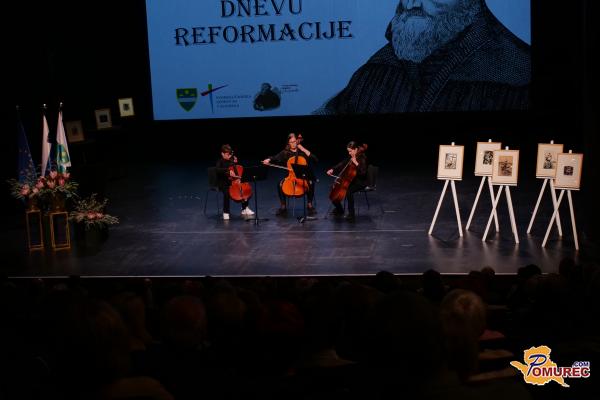 FOTO: Murska Sobota obeležila dan reformacije s slovesnostjo v Gledališču Park