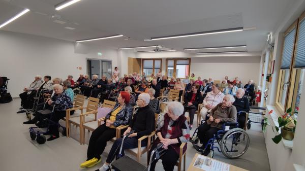 FOTO: Kdo je bila skrita gostja v Rakičanu, ki je razkrila navdihujočo življenjsko zgodbo?