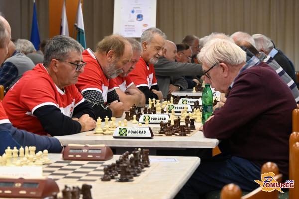 FOTO in VIDEO: Upokojenci so premikali figure v Nemčavcih