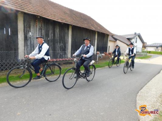 FOTO: Zaključna kolesarska vožnja Dimekov: kolesa bodo počakala do spomladi