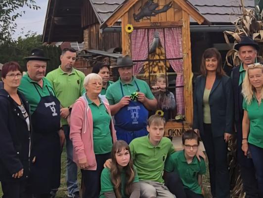 FOTO: Zeleno okno zdaj krasi tudi Cven