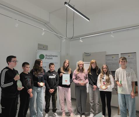 FOTO: Ekipa »Staro za nauvo« zmagovalka podjetniške delavnice v Murski Soboti