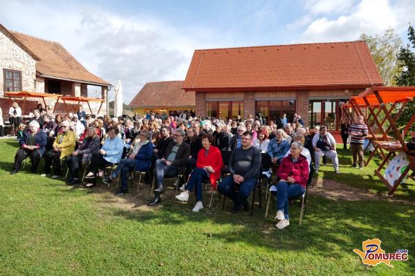 FOTO: Jesenski festival na Koreniki združil skupnost