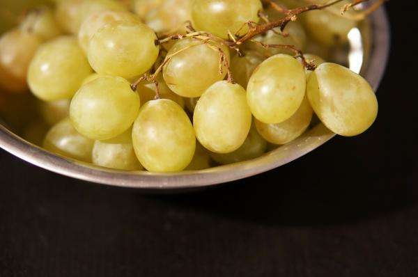 Ne jejte tega belega grozdja, ni varno za uživanje