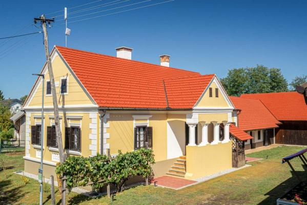 Pot, ki se konča pri Ritlopovi domačiji – in se tam pravzaprav šele začne