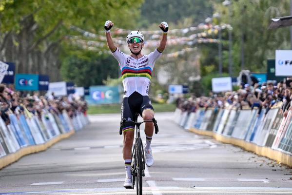 Tadej Pogačar piše zgodovino, petič zapored osvojil Lombardijo