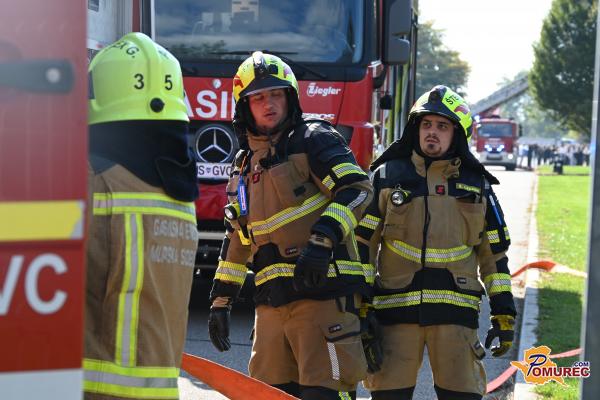 FOTO in VIDEO: Gasilci iskali »pogrešane« in reševali z višine na Ekonomski šoli