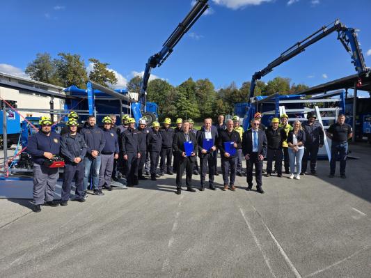 FOTO: Ljutomer prevzel specialno tovorno vozilo za zaščito in reševanje