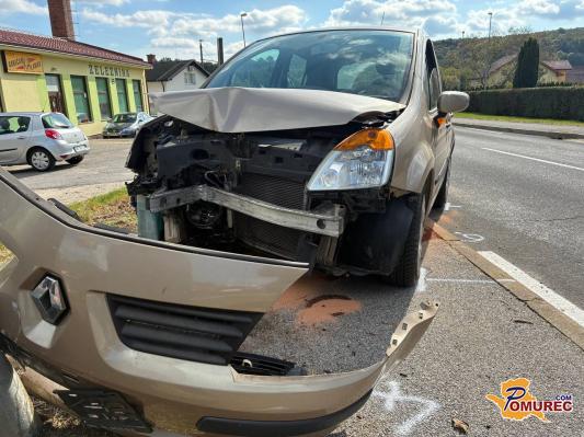 FOTO: Nesreča na Goričkem, voznica zapeljala s ceste