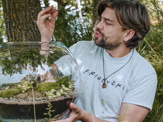 FOTO: Dašo Gomboc ustvarja mini džungle v kozarcih