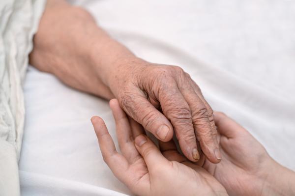 Referendum o pomoči pri prostovoljnem končanju življenja neizogiben, zbranih več kot 43.000 podpisov