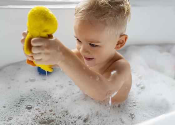 Starši, pozor! Otroški šampon odpoklican zaradi preseženih kemikalij