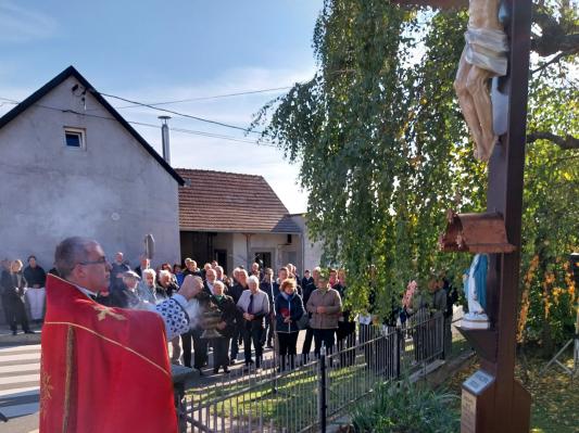 FOTO: Baligačev križ v Beltincih zasijal v prenovljeni podobi