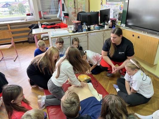 FOTO: Učenci osnovne šole Križevci skozi igro spoznavali pomen zdravja