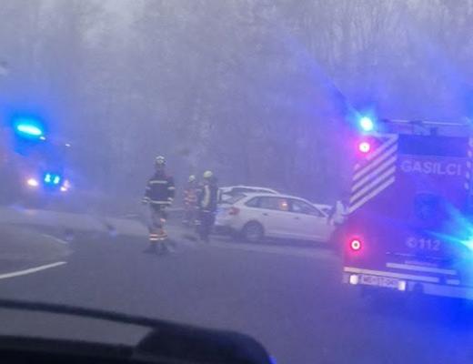 Na križišču Kuzma–Sotina trk vozil, gasilci in policija na kraju nesreče