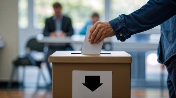 Prve preštete glasovnice z današnjega referenduma kažejo na zelo tesen izid