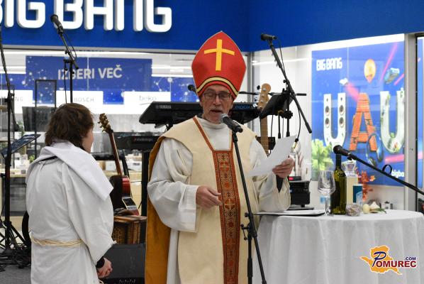 FOTO in VIDEO: V BTC Cityju Murska Sobota nazdravili novemu vinu