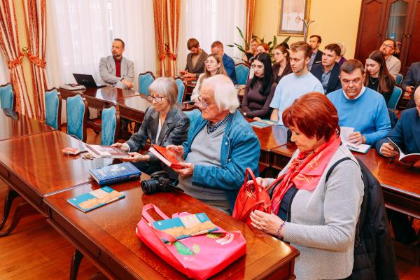 Pravna fakulteta odkrila doprsni kip dr. Vaneka Šiftarja, prvega zaslužnega profesorja prava