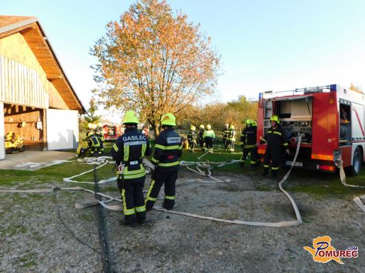 FOTO: Gasilci uspešno ukrotili »požar« v Hiši gibanice