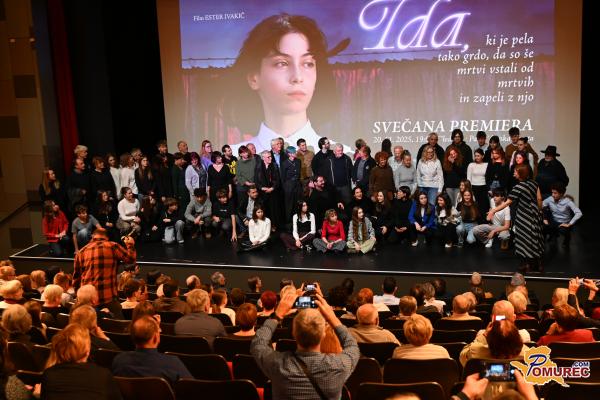 FOTO: Poetična zgodba o Idi napolnila Gledališče Park