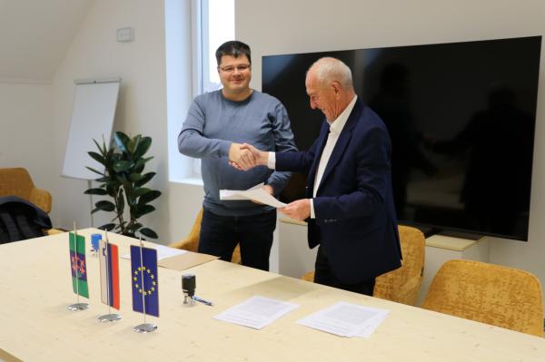 Nova pogodba utrjuje mrežo skrbi za starejše v občini Šalovci