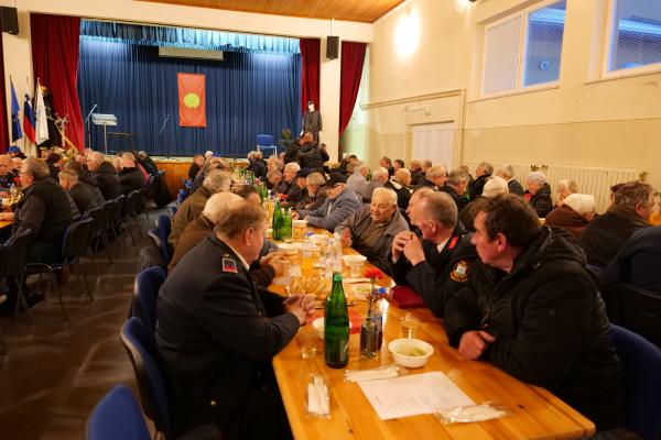 FOTO: Srečanje gasilskih veteranov Gasilske zveze Moravske Toplice združilo 150 udeležencev
