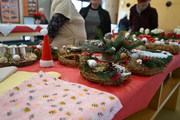 FOTO in VIDEO: Puconci zaživeli v prazničnem duhu ob razstavi ročnih del