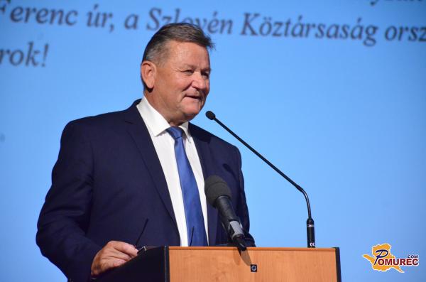 Minister Aleksander Jevšek se je poškodoval