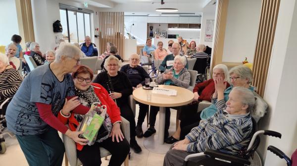 FOTO: Kdo ve več o domovih za starejše? V Rakičanu so preverili znanje