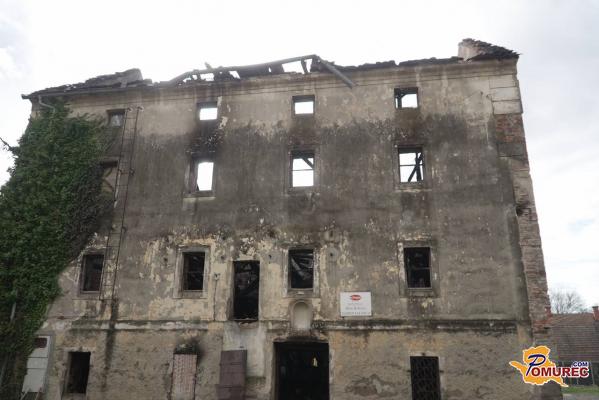 FOTO: Dan po požaru: Policija nadaljuje s preiskavo, vzrok še ni znan