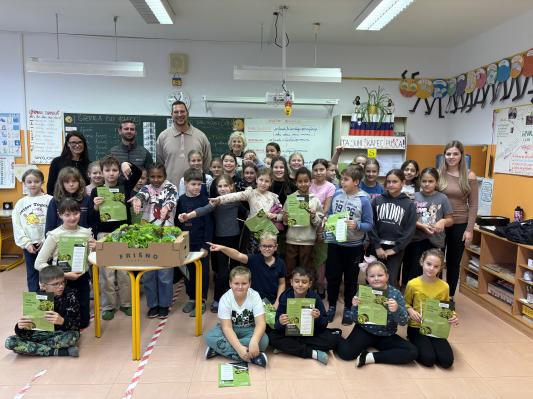 FOTO: Frišno in Kristjan Čeh ob svetovnem dnevu otrok navdihnila učence k zdravim navadam