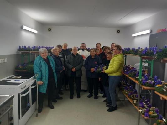 FOTO: Adventni venčki iz Markovskega župnišča za dobrodelne praznike