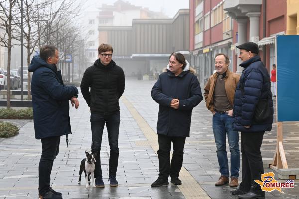FOTO: Pomurski znanstveniki in ustvarjalci predstavljeni na mestni razstavi 