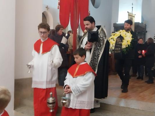 FOTO: Molitev in spomin na škofa Smeja v njegovem domačem kraju