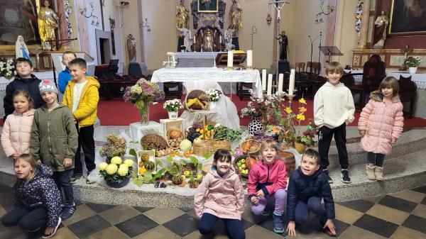 FOTO: Zahvala za letošnje pridelke v cerkvi na Razkrižju