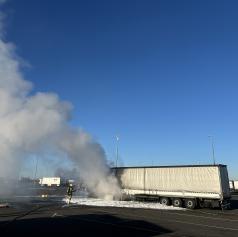 VIDEO: Na počivališču pri Murski Soboti zagorelo tovorno vozilo