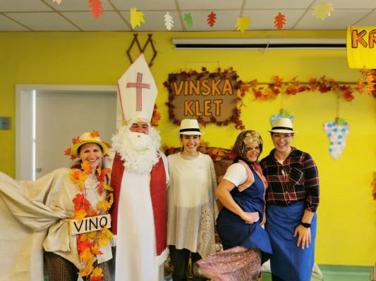 FOTO: V pomurskih domovih za starejše so veselo praznovali Martinovo