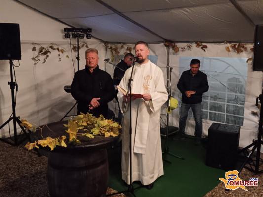 FOTO: V Brezovici pri Veliki Polani pripravili martinovanje