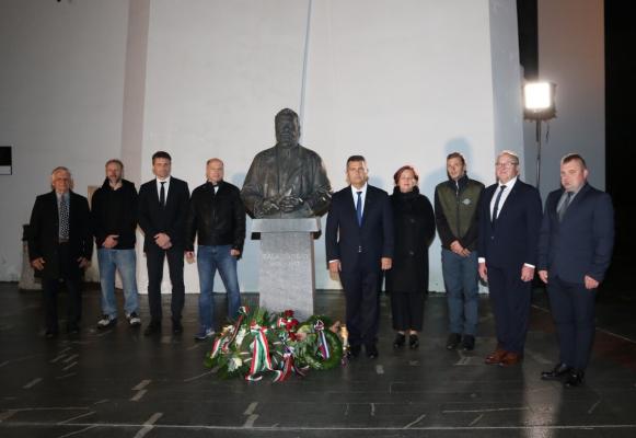 FOTO: Počastili spomin na kiparja Györgya Zalo