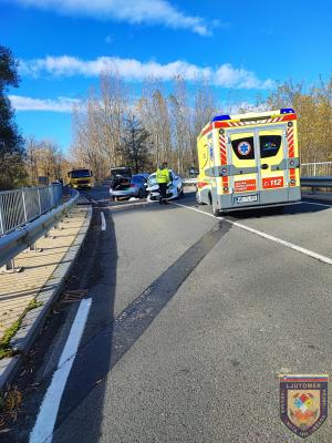 Prometni nesreči s telesnimi poškodbami, policija poziva k večji previdnosti 
