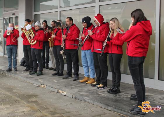 FOTO in VIDEO: Ljutomerski Glavni trg v znamenju praznično obarvane tržnice