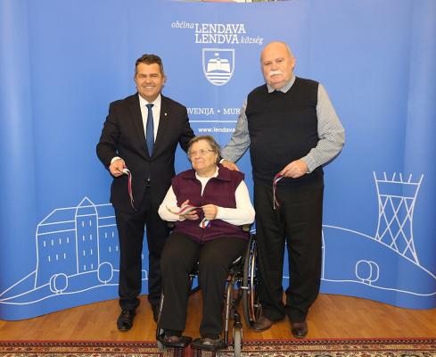 FOTO: Lendava ob Mednarodnem dnevu invalidov odprla novo dvigalo in akustični signalizator