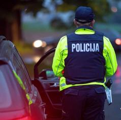 Policija nadaljuje iskanje 40-letnega morilca 28-letne nosečnice