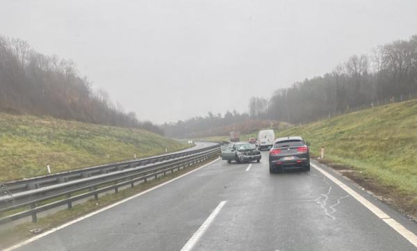 Prometna nesreča na pomurski avtocesti ovira promet