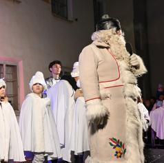 FOTO in VIDEO: Dedek Mraz je prinesel praznično veselje v mestni park