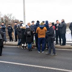 FOTO in VIDEO: Slovenski in hrvaški policisti ponovno skupaj na mostu v Petišovcih